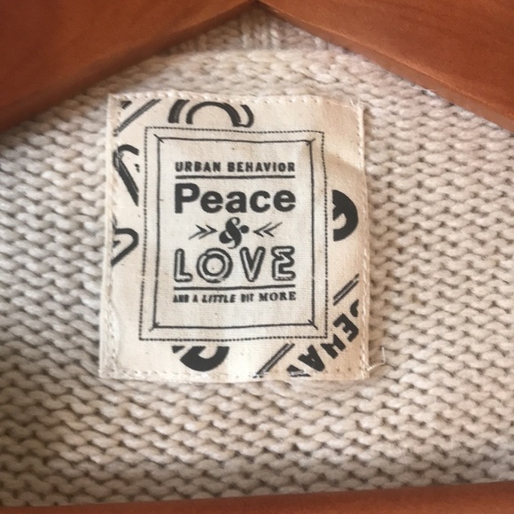 Urban Behaviour Cropped top - Picture 3 of 4